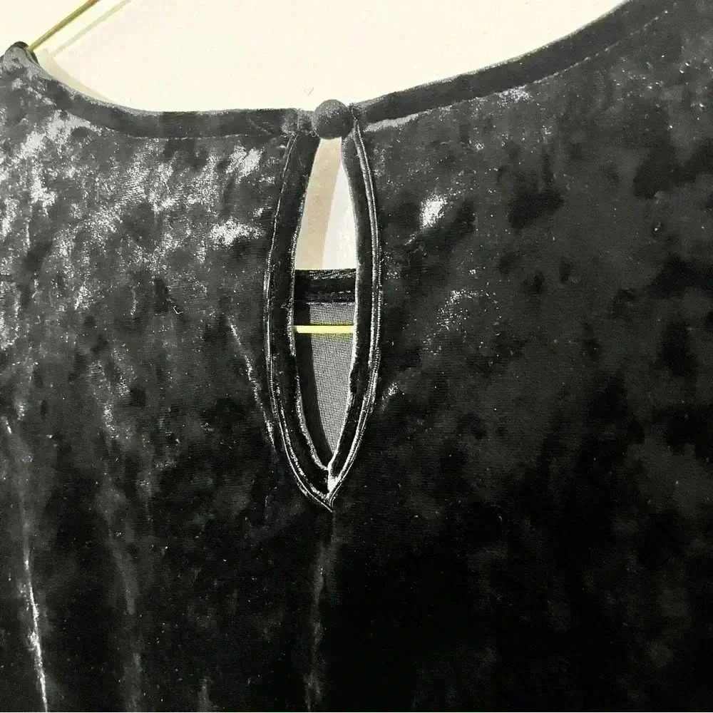 WHO WHAT WEAR Black Tiered Velvet dress | size small - Picture 5 of 6